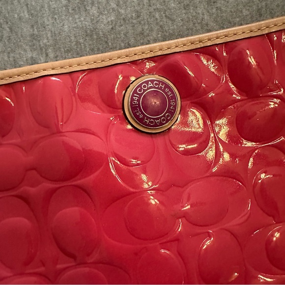 Coach pink patent leather clutch - Picture 2 of 6